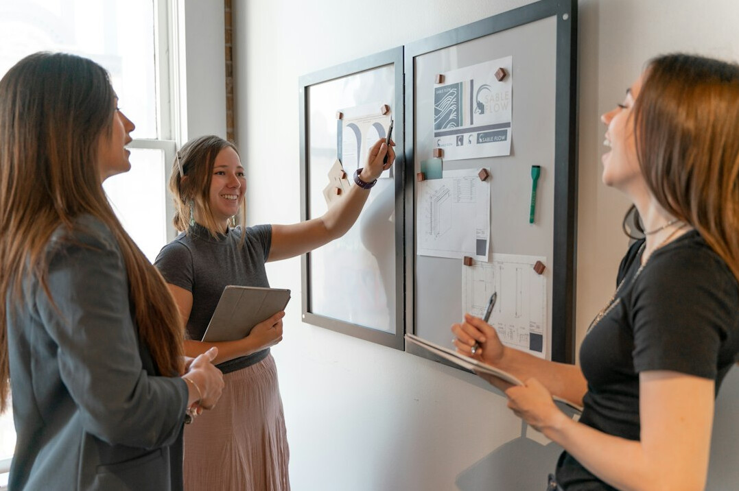 woman leading team meeting